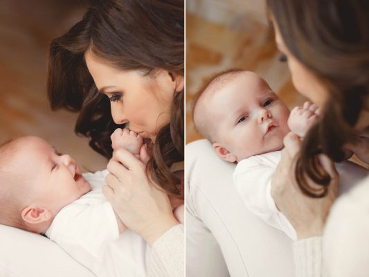 Mutter küsst zarte Babyhände – emotionales Newbornshooting Frankfurt
