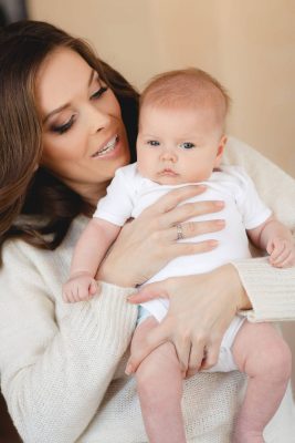 Familienmoment mit Neugeborenem – Babyfotograf Frankfurt